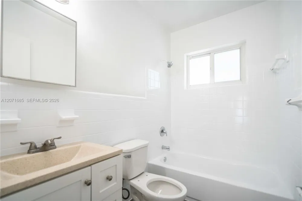 6650 Miller Dr #19 South Miami, FL 33155