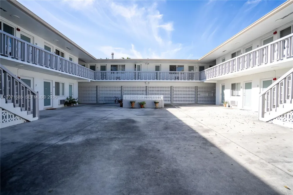 6650 Miller Dr #19 South Miami, FL 33155