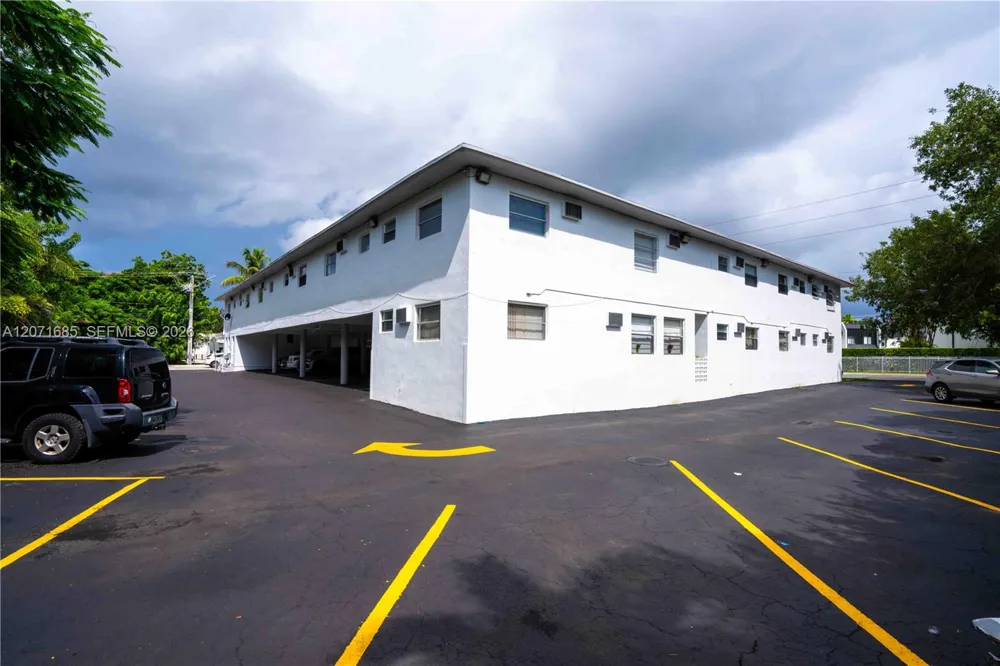 6650 Miller Dr #19 South Miami, FL 33155