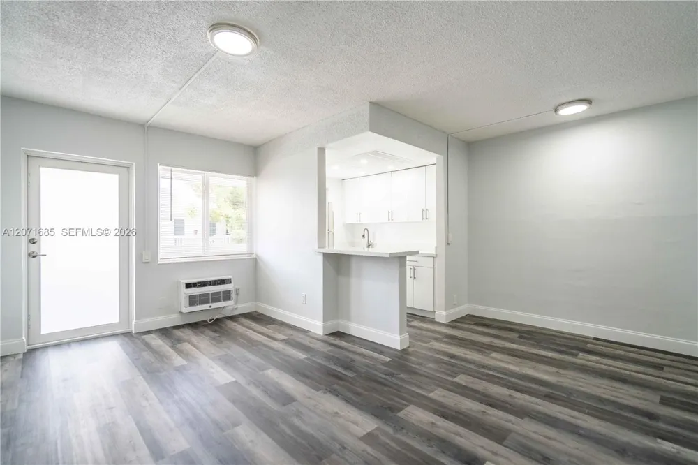 6650 Miller Dr #19 South Miami, FL 33155