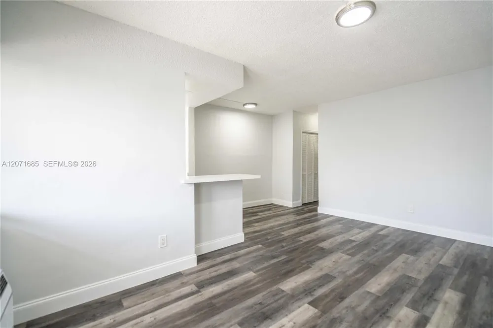 6650 Miller Dr #19 South Miami, FL 33155