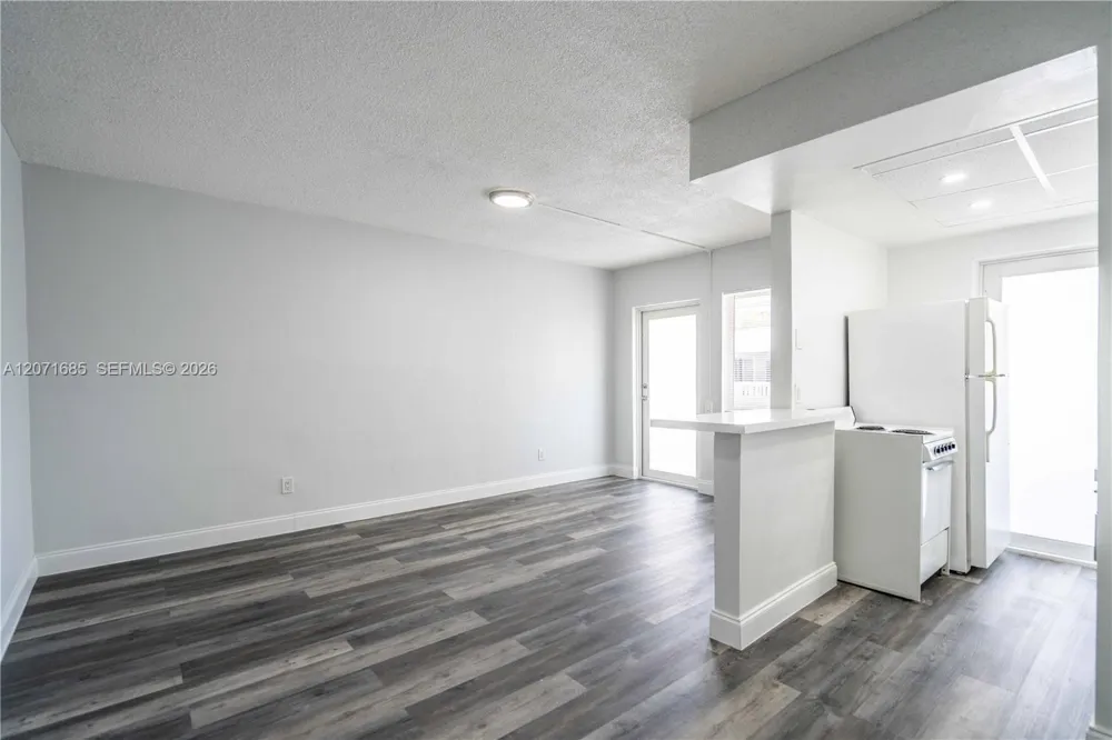 6650 Miller Dr #19 South Miami, FL 33155