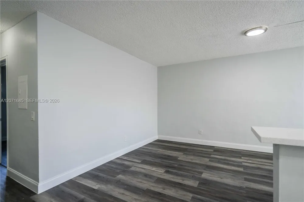 6650 Miller Dr #19 South Miami, FL 33155