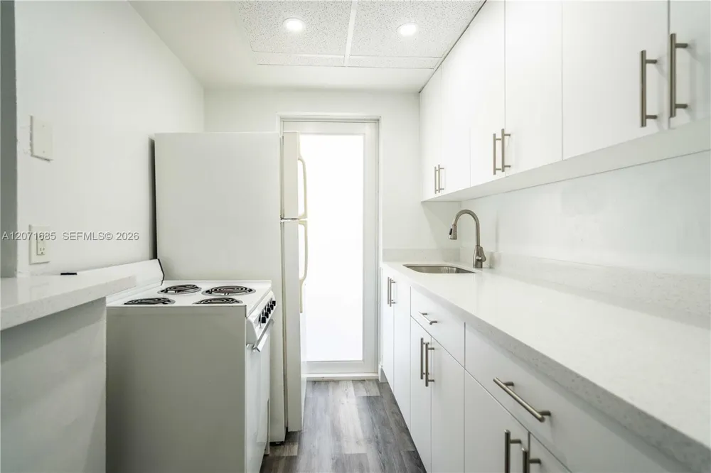 6650 Miller Dr #19 South Miami, FL 33155