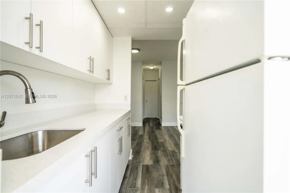 6650 Miller Dr #19 South Miami, FL 33155
