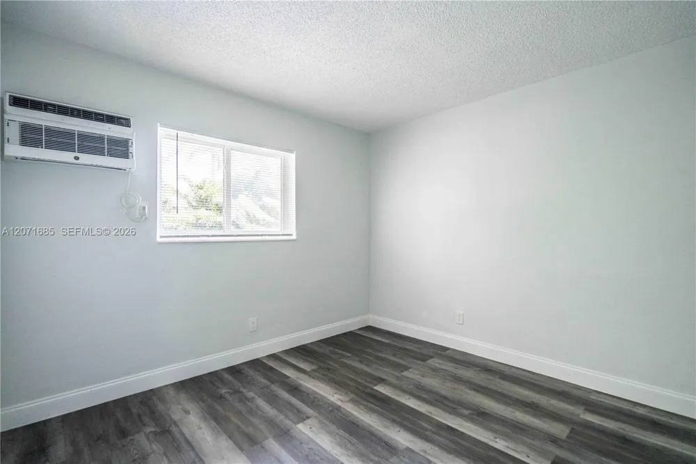 6650 Miller Dr #19 South Miami, FL 33155