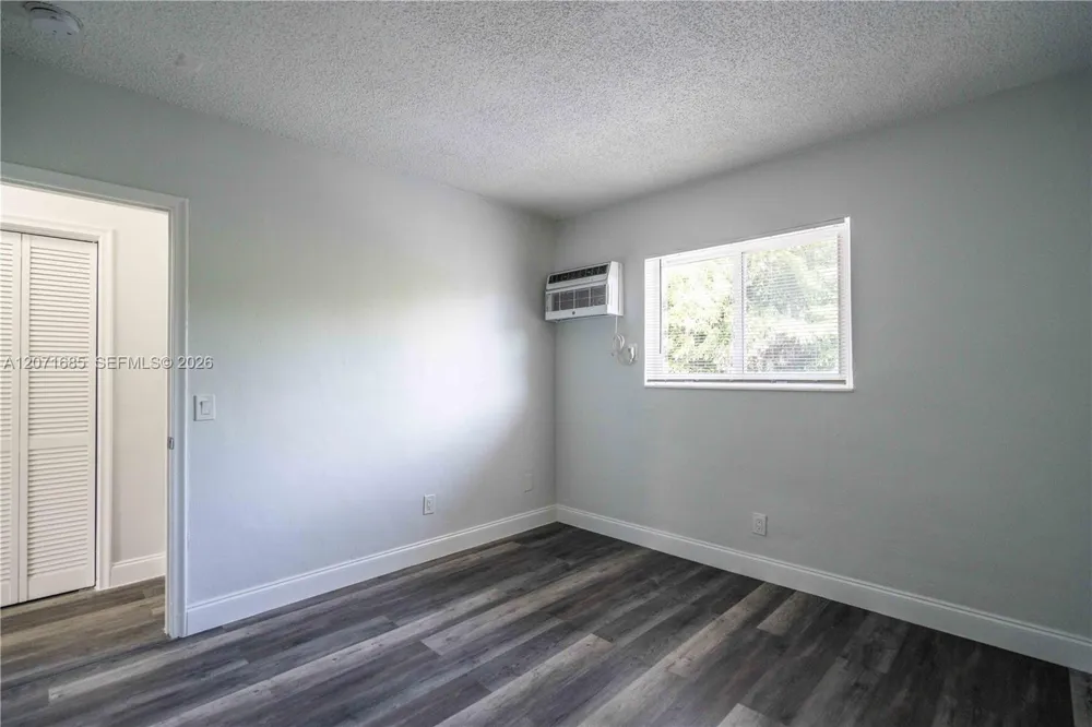 6650 Miller Dr #19 South Miami, FL 33155