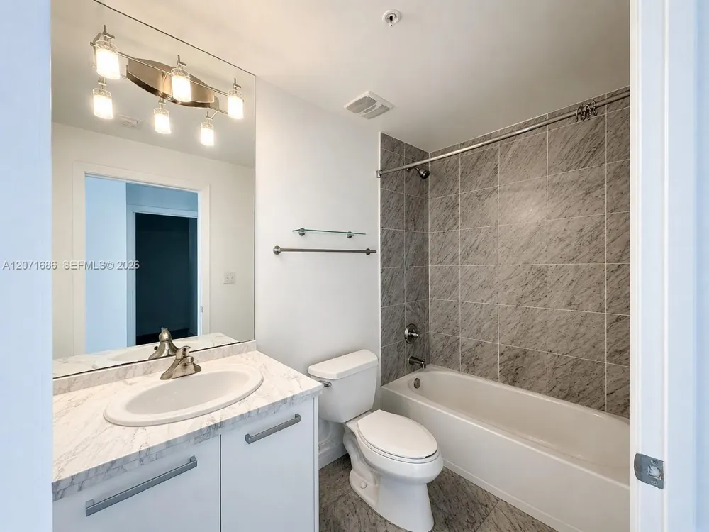 244 Biscayne Blvd #3903 Miami, FL 33132