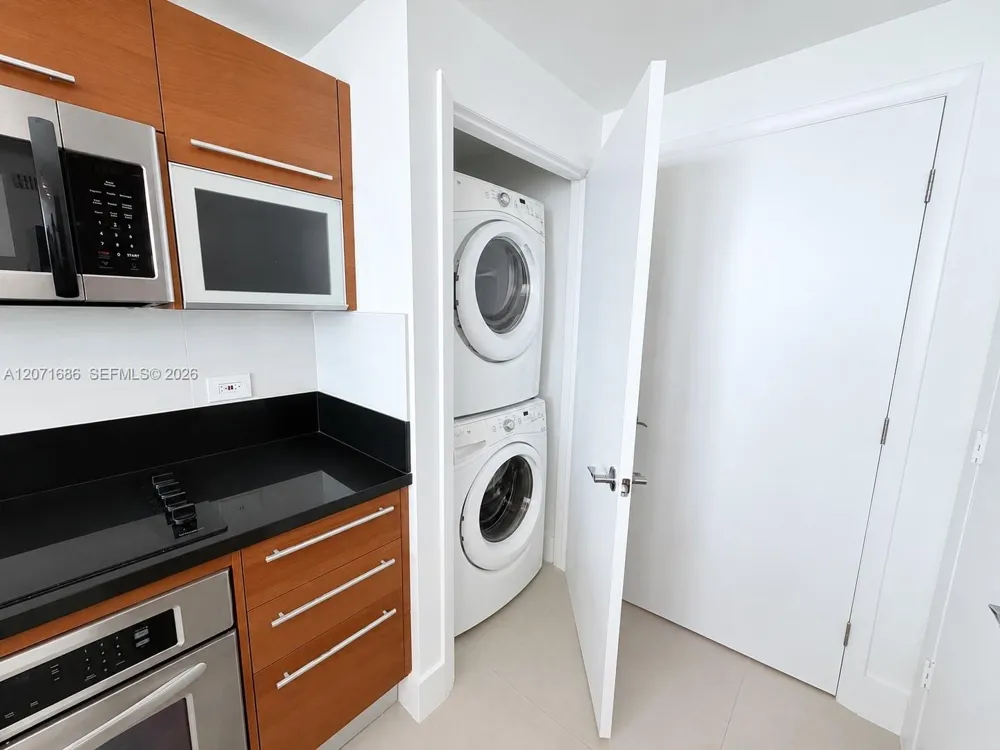 244 Biscayne Blvd #3903 Miami, FL 33132