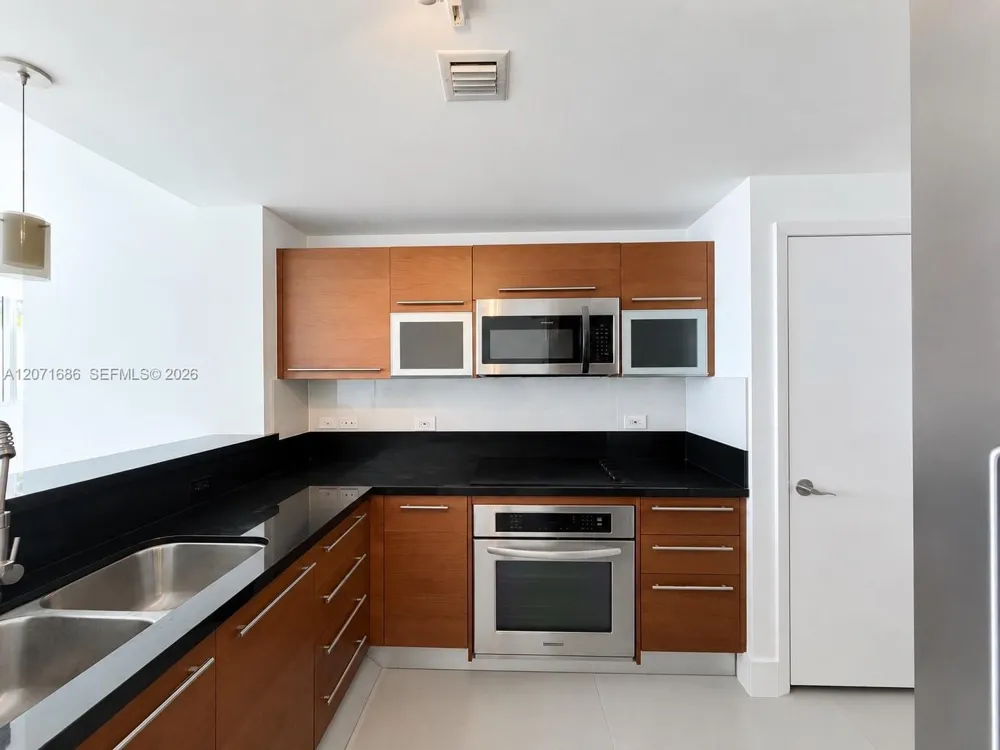244 Biscayne Blvd #3903 Miami, FL 33132
