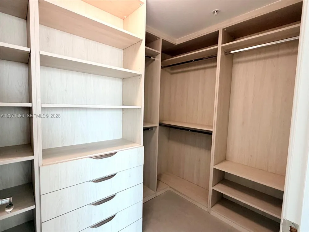 244 Biscayne Blvd #3903 Miami, FL 33132