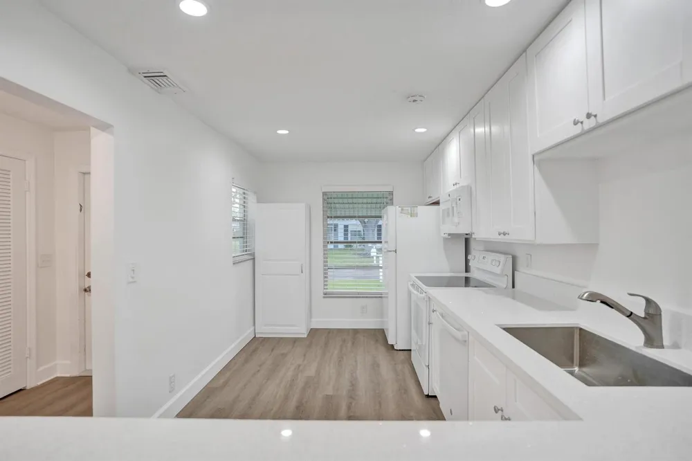 1050 NW 87TH AVENUE #B141 Plantation, FL 33322