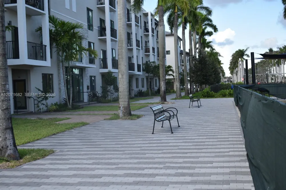 4640 NW 84 #16 Doral, FL 33166