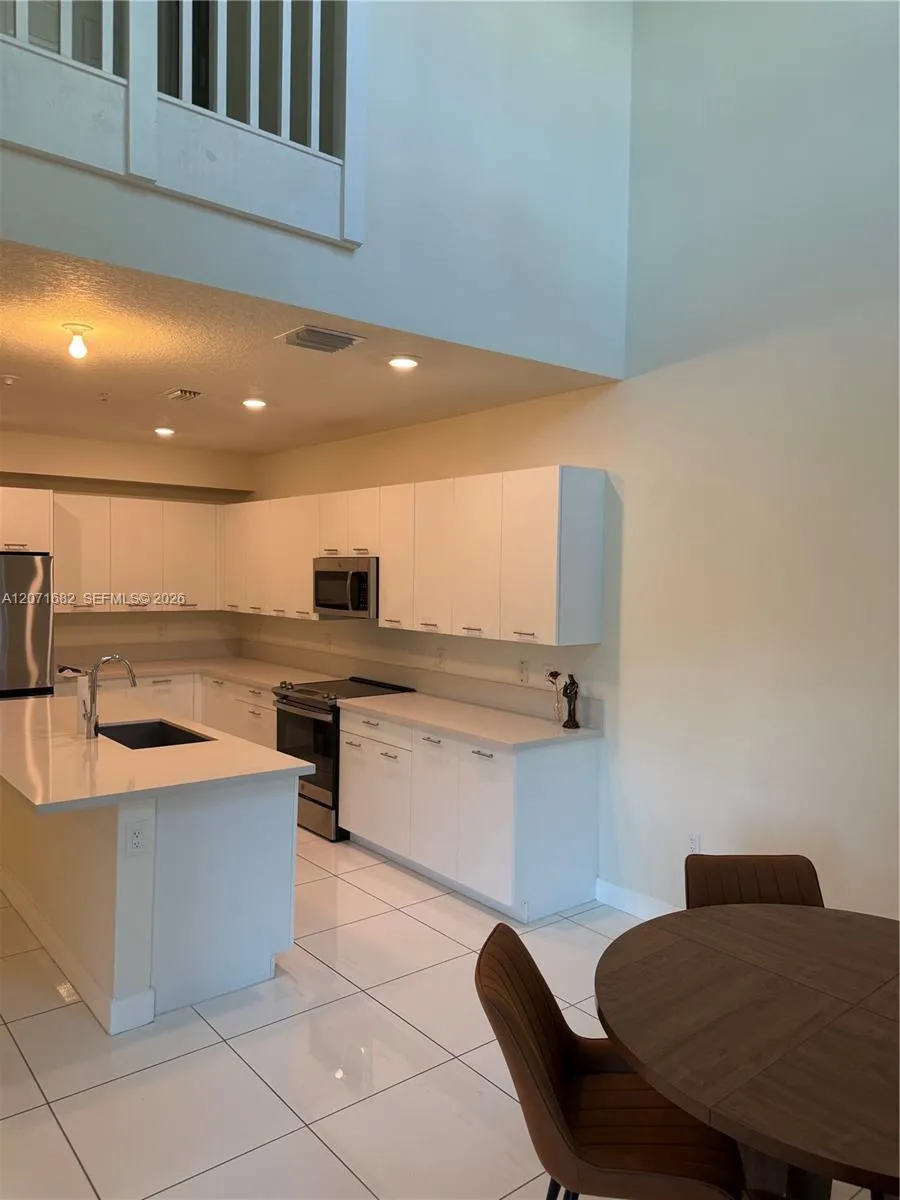 4640 NW 84 #16 Doral, FL 33166