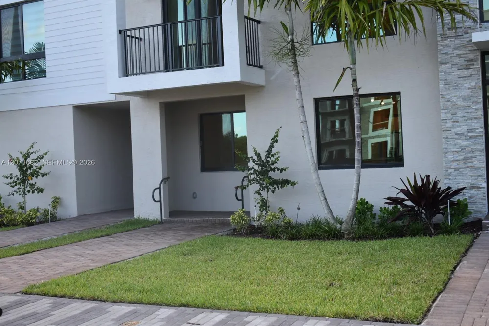 4640 NW 84 #16 Doral, FL 33166