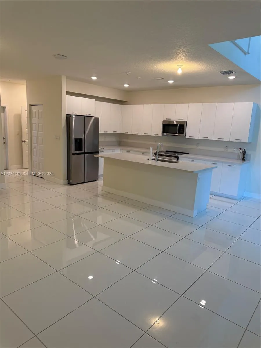 4640 NW 84 #16 Doral, FL 33166