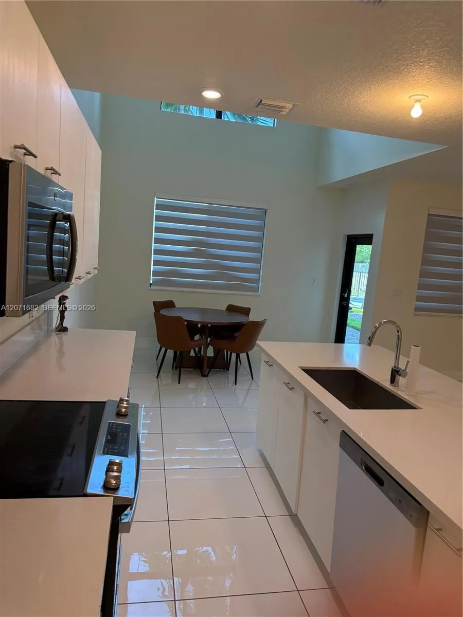 4640 NW 84 #16 Doral, FL 33166