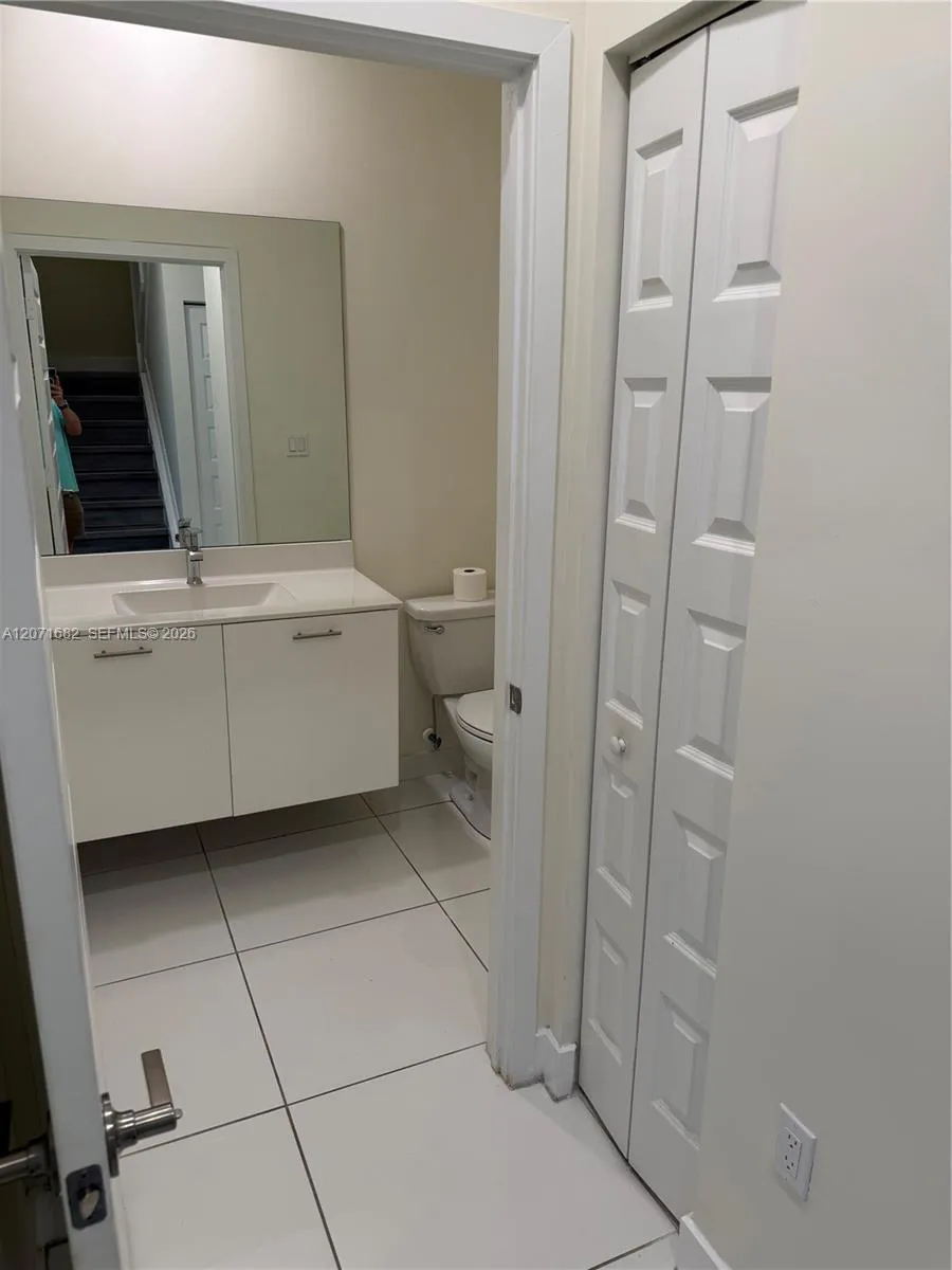 4640 NW 84 #16 Doral, FL 33166