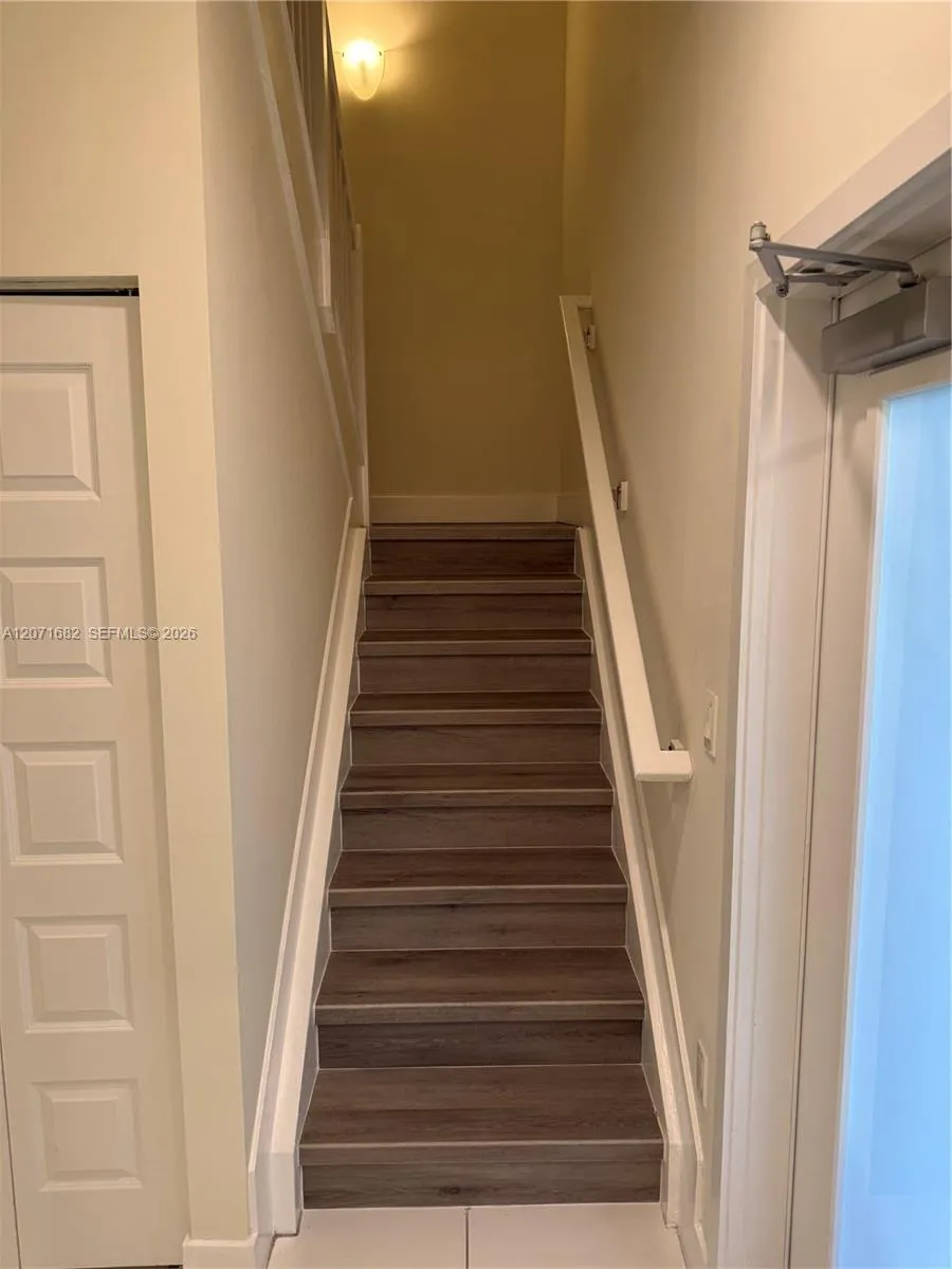 4640 NW 84 #16 Doral, FL 33166