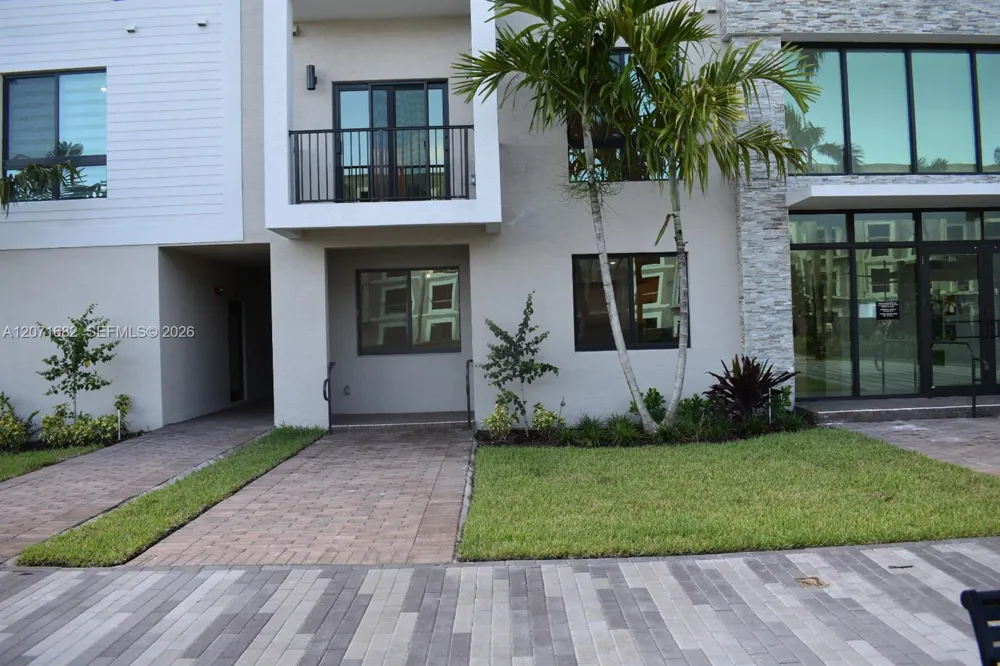 4640 NW 84 #16 Doral, FL 33166