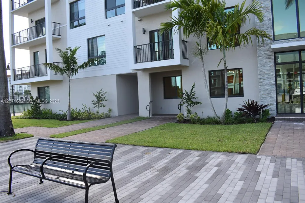 4640 NW 84 #16 Doral, FL 33166