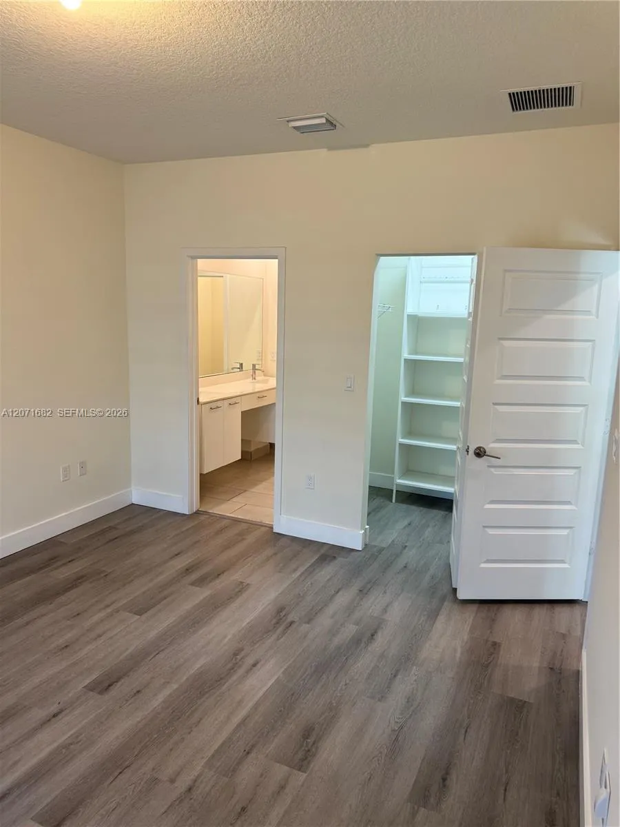4640 NW 84 #16 Doral, FL 33166