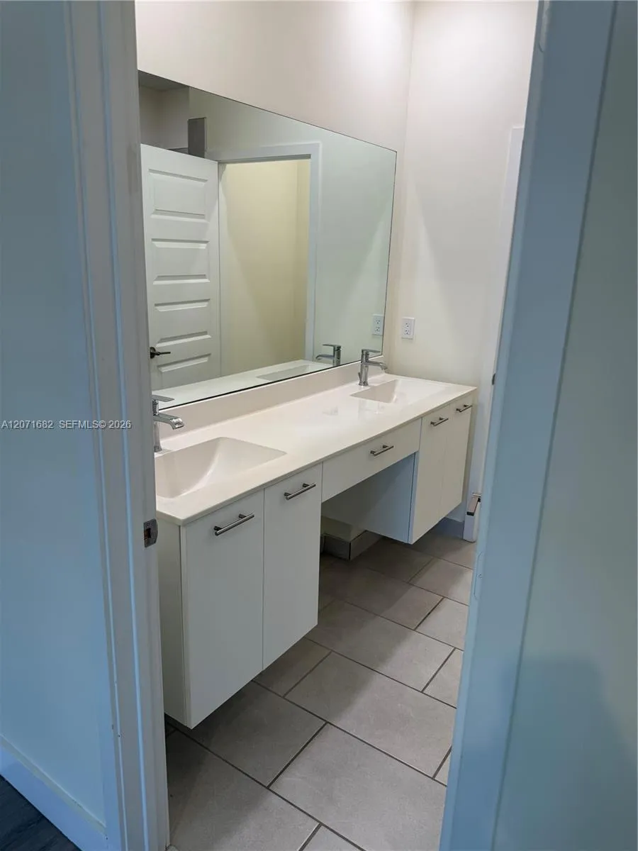 4640 NW 84 #16 Doral, FL 33166