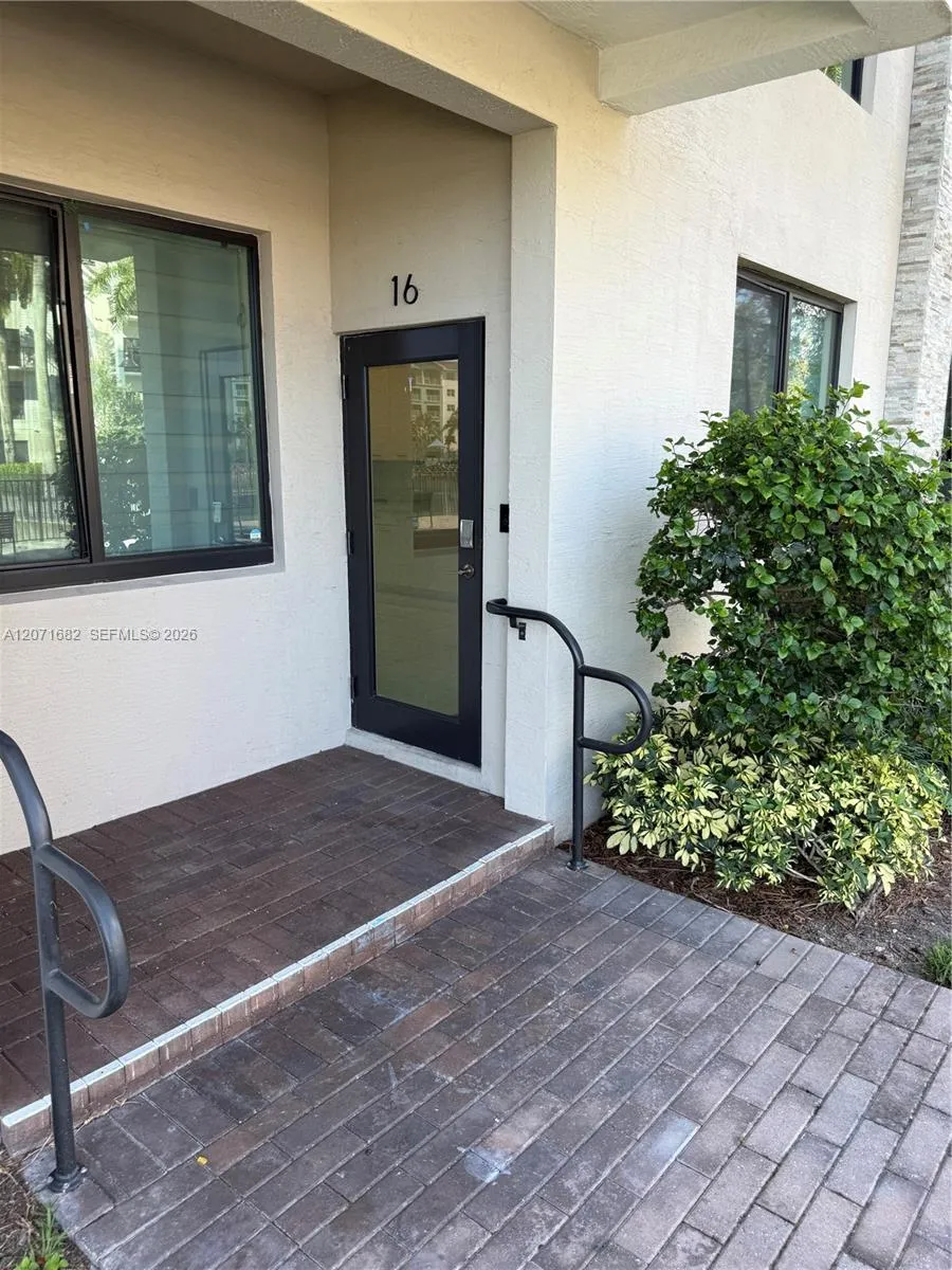 4640 NW 84 #16 Doral, FL 33166