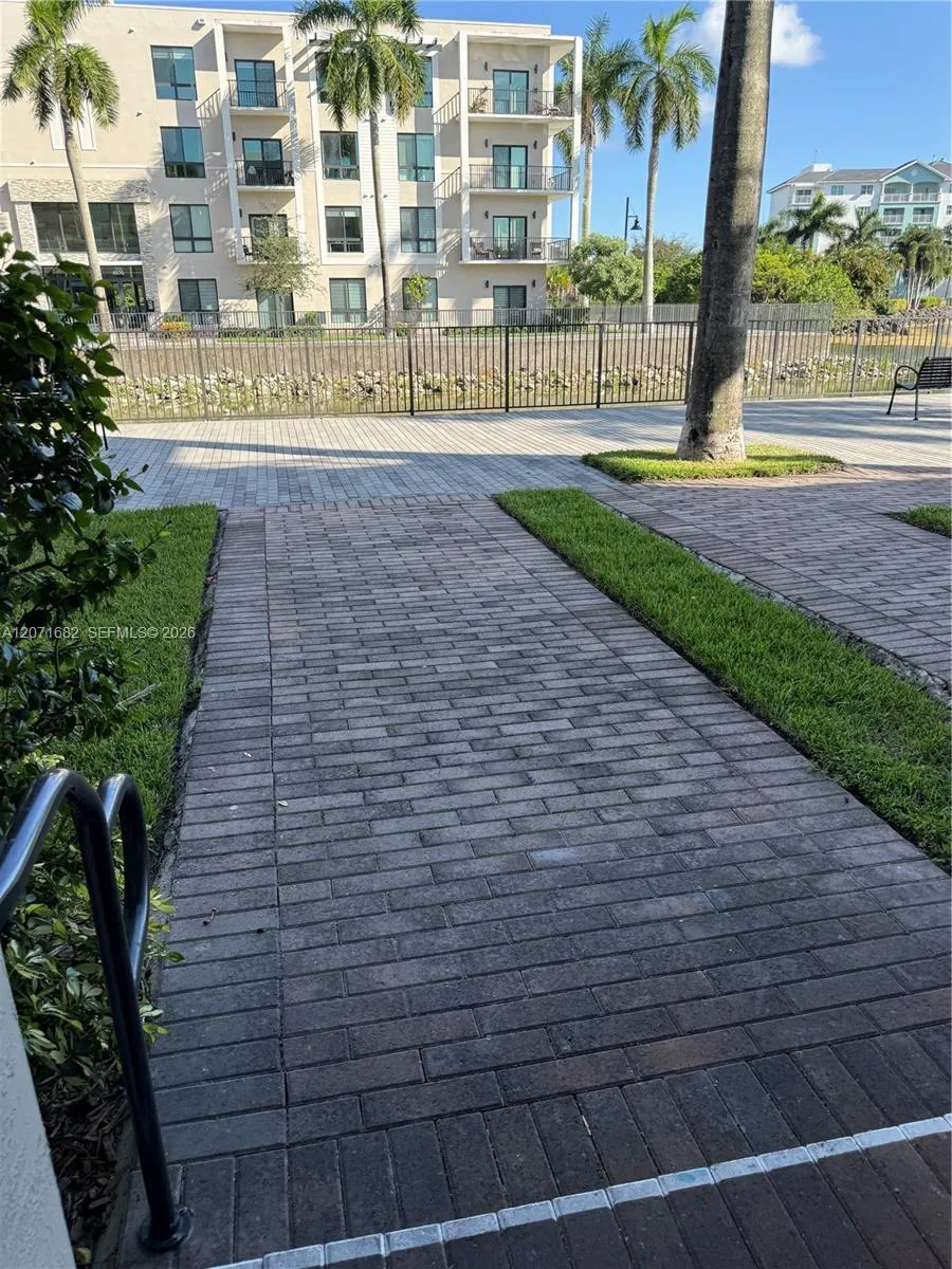 4640 NW 84 #16 Doral, FL 33166