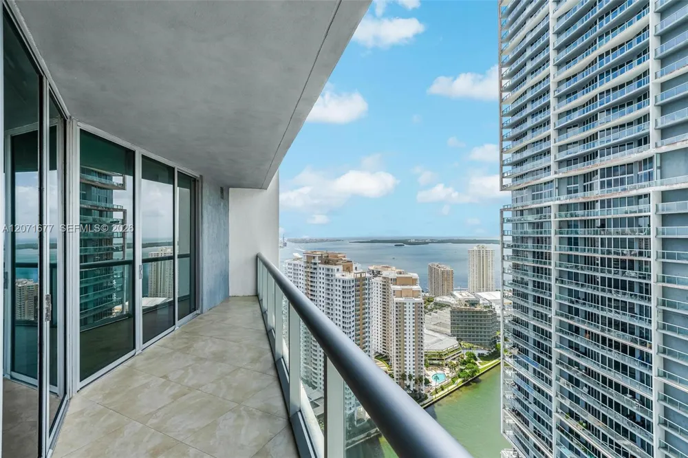 475 Brickell Ave #3811 Miami, FL 33131