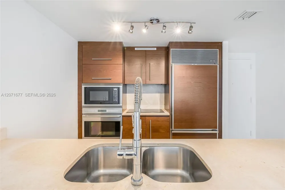 475 Brickell Ave #3811 Miami, FL 33131