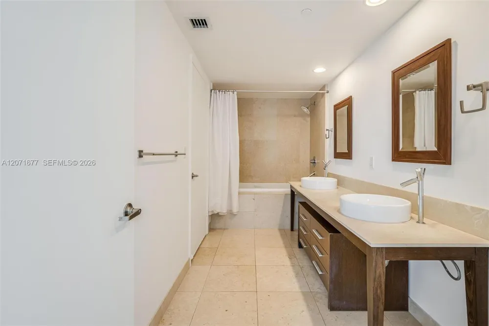 475 Brickell Ave #3811 Miami, FL 33131