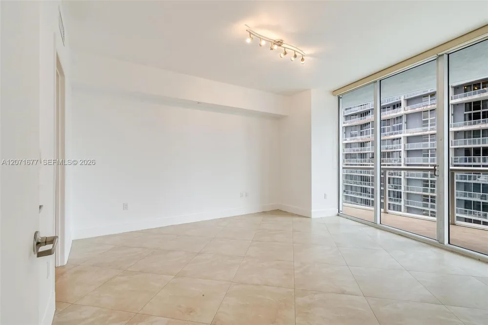 475 Brickell Ave #3811 Miami, FL 33131