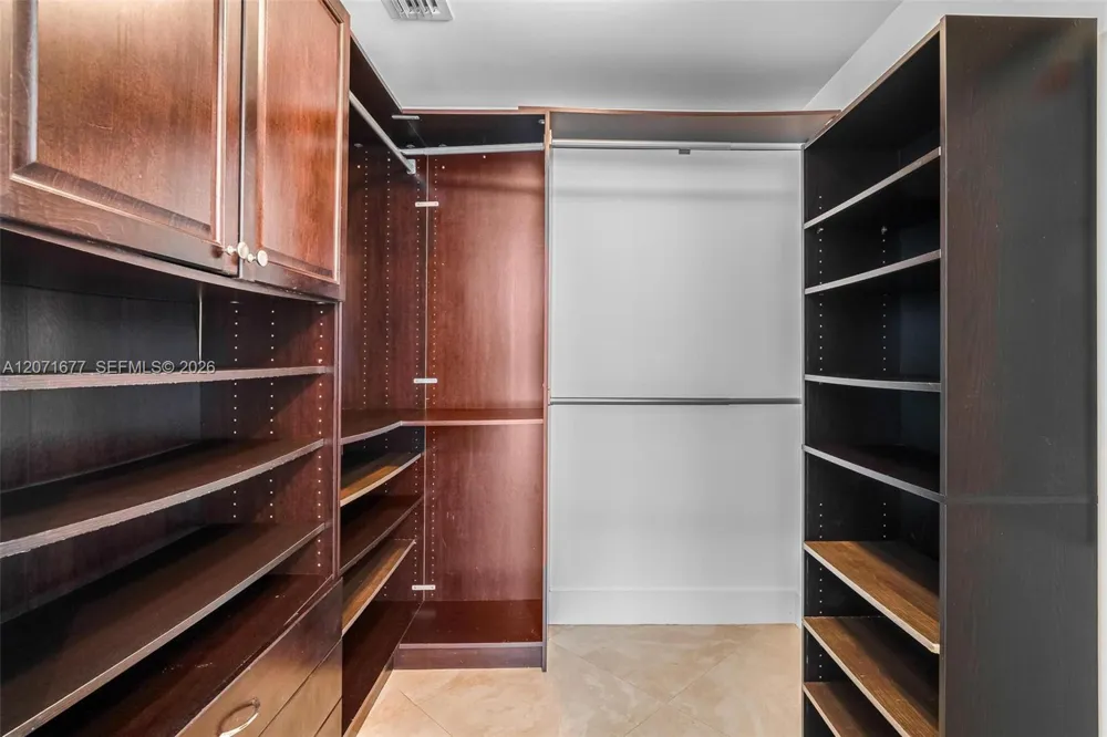 475 Brickell Ave #3811 Miami, FL 33131