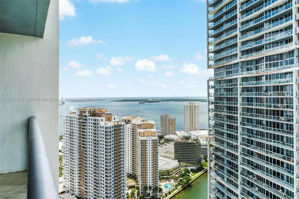 475 Brickell Ave #3811 Miami, FL 33131