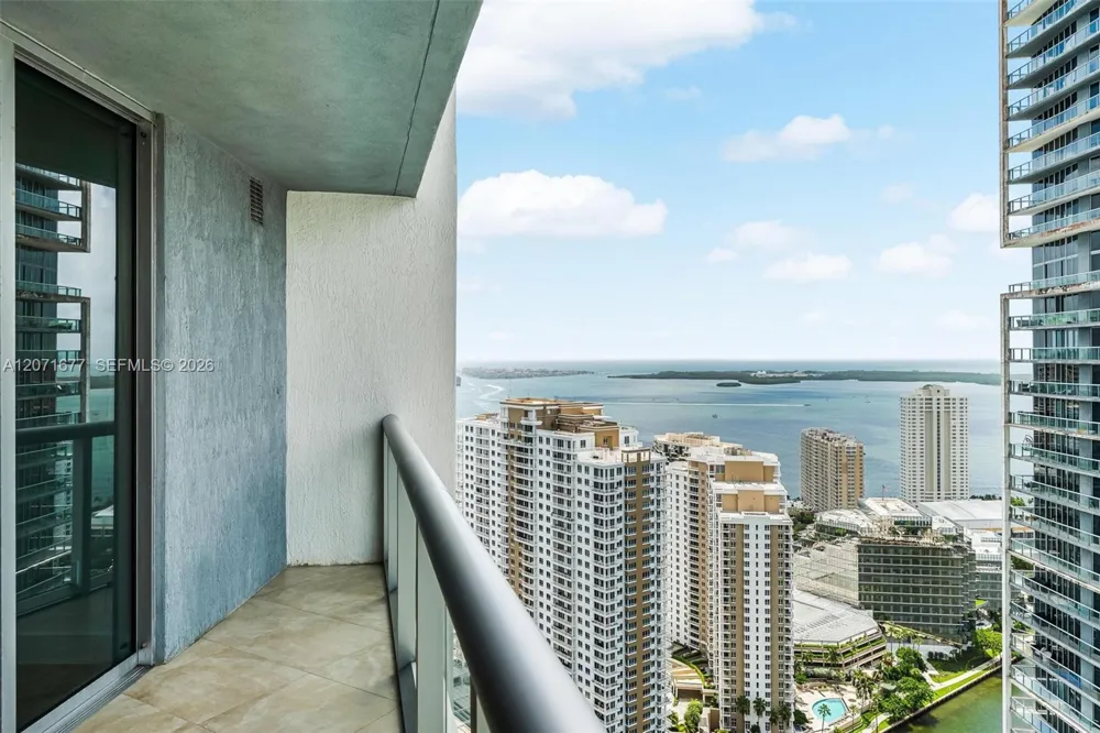 475 Brickell Ave #3811 Miami, FL 33131