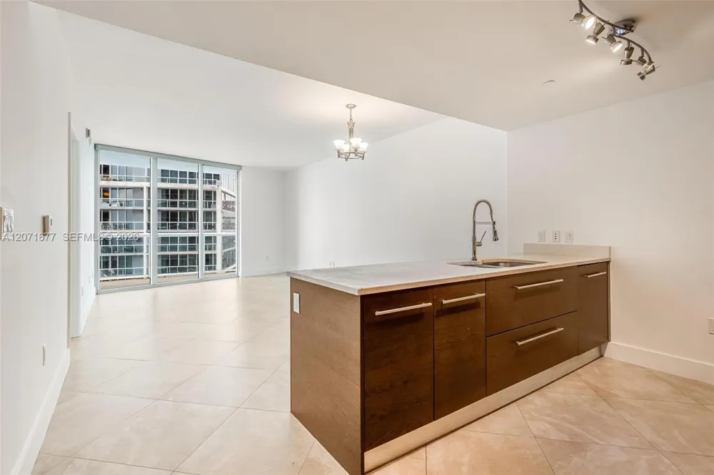 475 Brickell Ave #3811 Miami, FL 33131