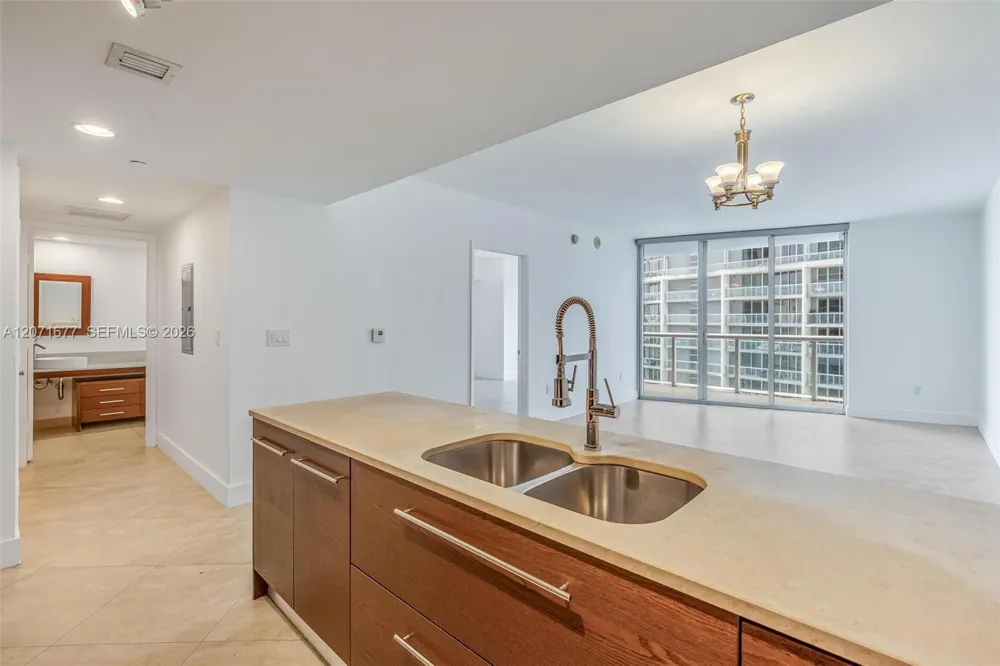475 Brickell Ave #3811 Miami, FL 33131