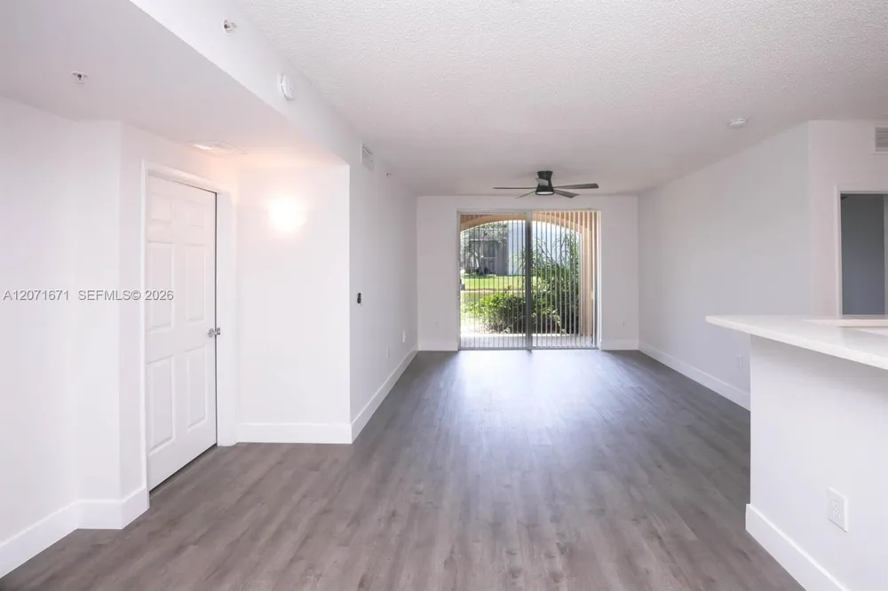 8050 Nob Hill Rd #106 Tamarac, FL 33321