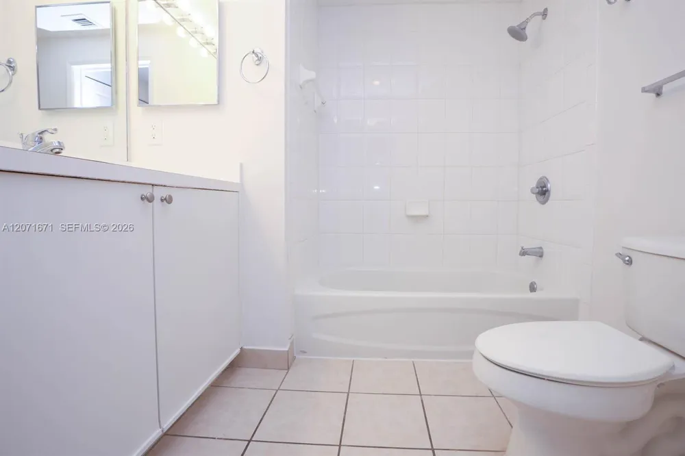 8050 Nob Hill Rd #106 Tamarac, FL 33321