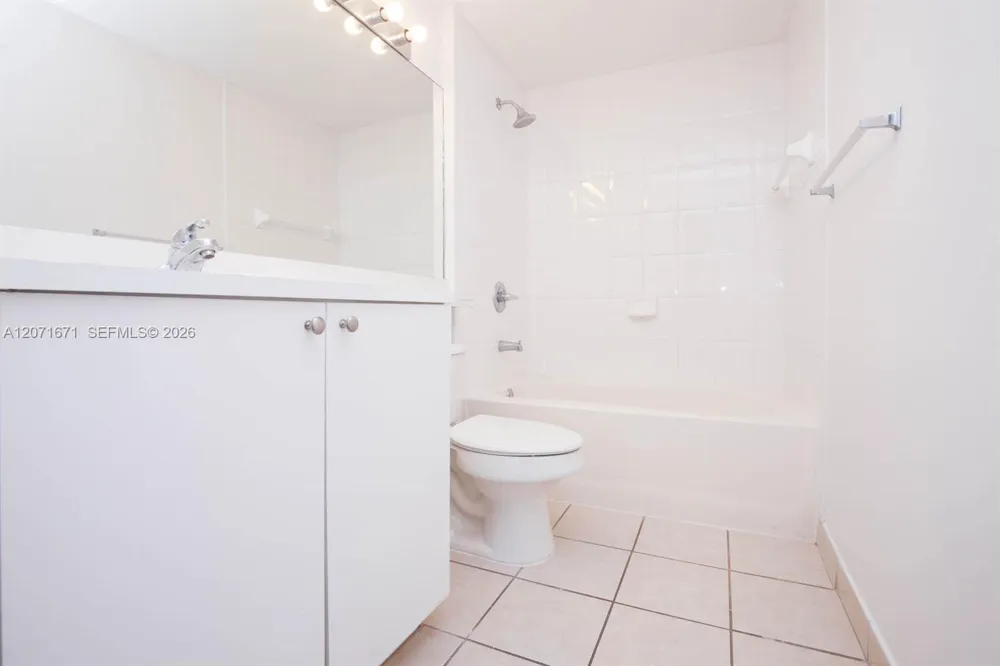 8050 Nob Hill Rd #106 Tamarac, FL 33321