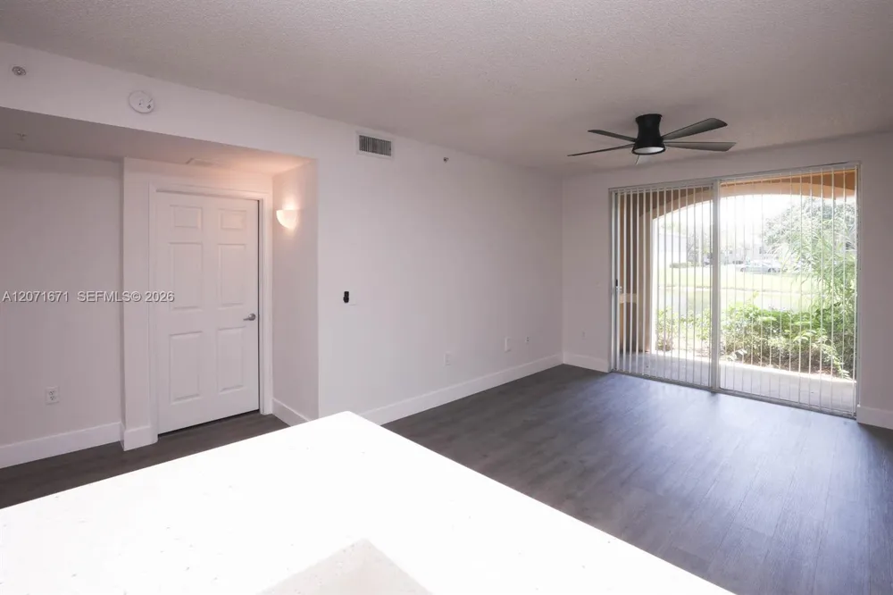 8050 Nob Hill Rd #106 Tamarac, FL 33321