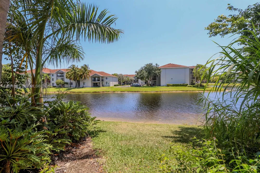 8050 Nob Hill Rd #106 Tamarac, FL 33321
