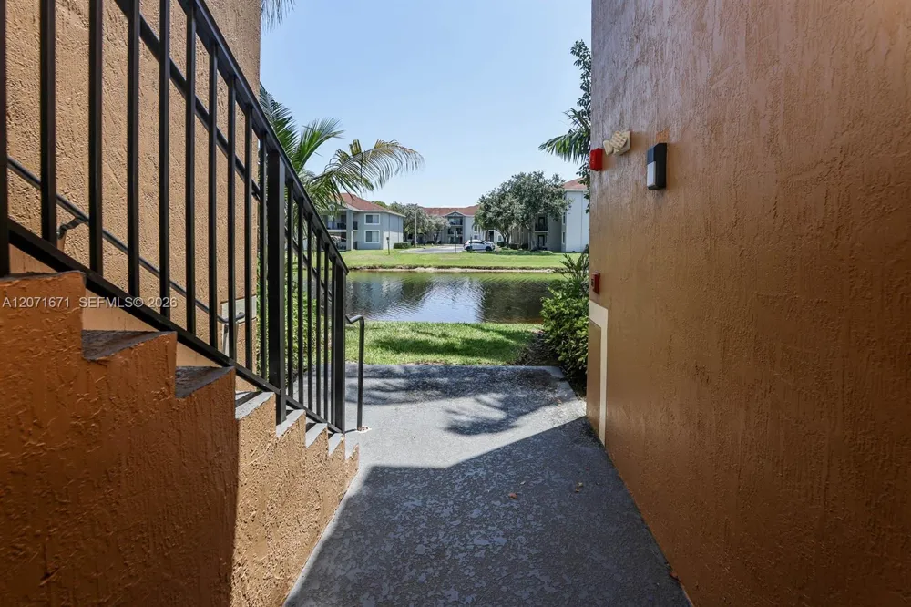 8050 Nob Hill Rd #106 Tamarac, FL 33321