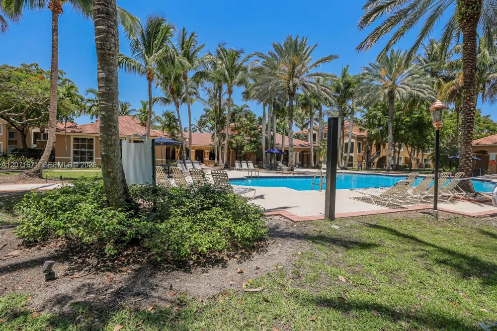 8050 Nob Hill Rd #106 Tamarac, FL 33321