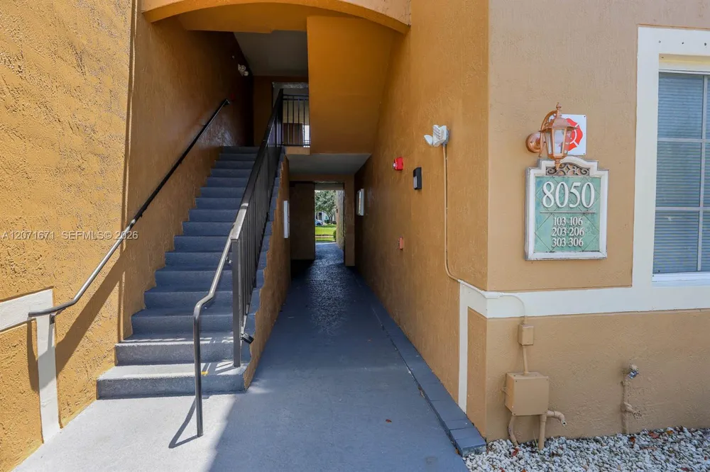 8050 Nob Hill Rd #106 Tamarac, FL 33321