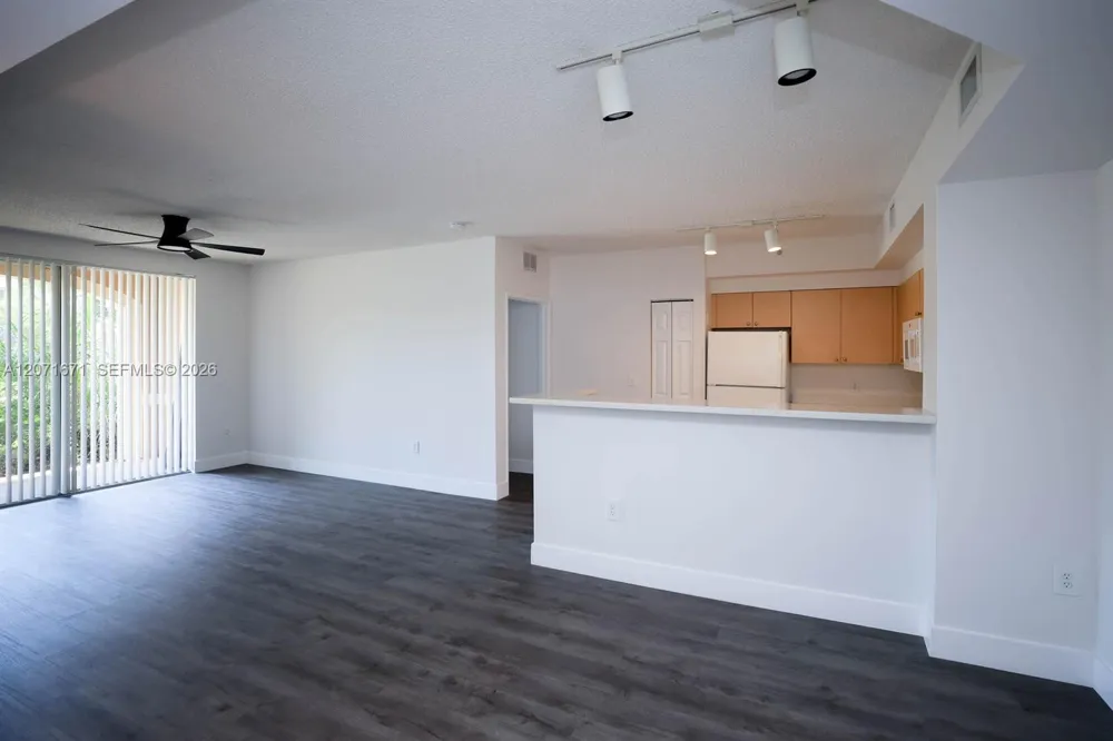 8050 Nob Hill Rd #106 Tamarac, FL 33321