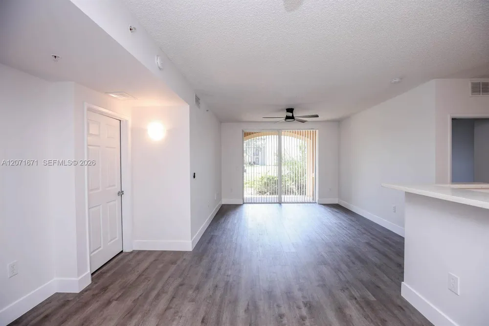 8050 Nob Hill Rd #106 Tamarac, FL 33321