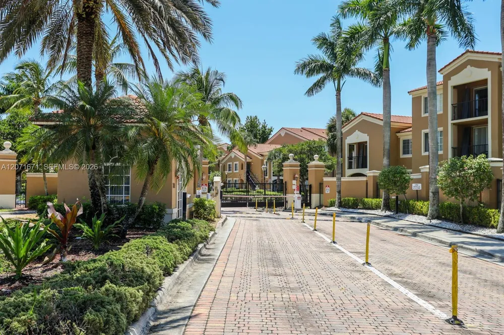 8050 Nob Hill Rd #106 Tamarac, FL 33321