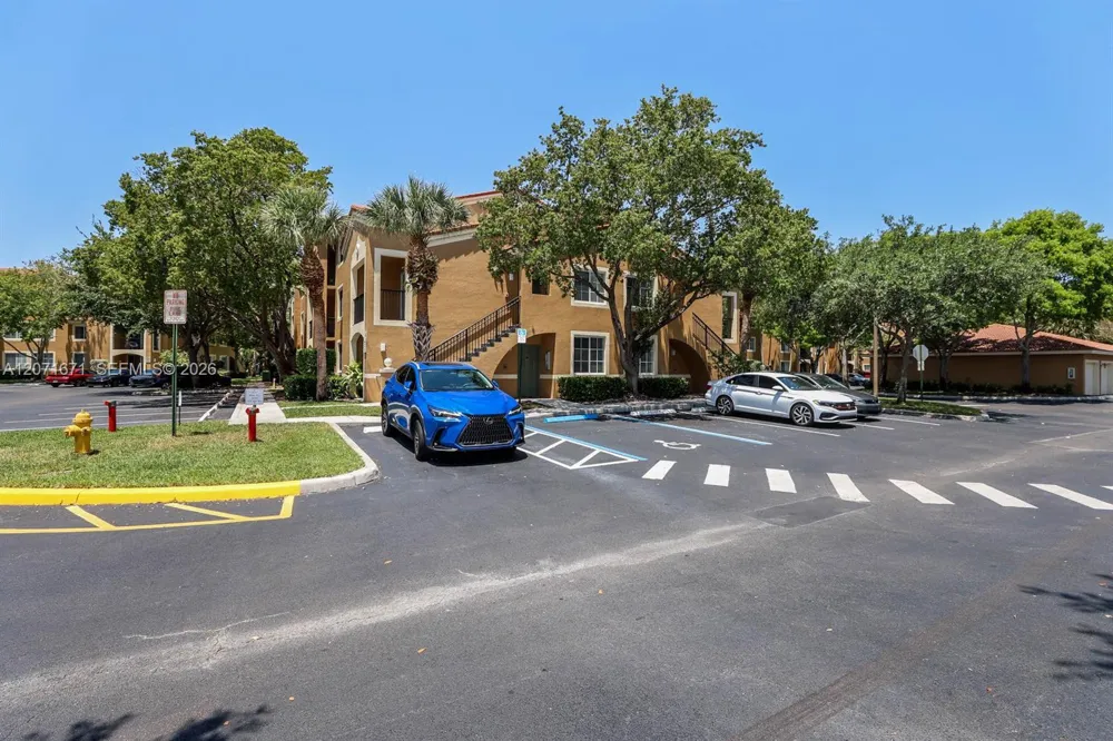 8050 Nob Hill Rd #106 Tamarac, FL 33321